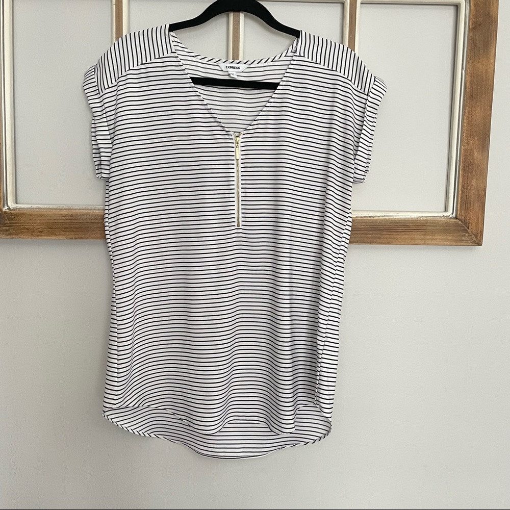 Express Black and White Striped Top w Zipper short sleeves size medium